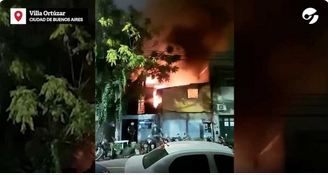 Segundo incendio en dos días en Villa Ortúzar: al menos cuatro viviendas quemadas y cinco trasladados por inhalación de humo y otros cuadros