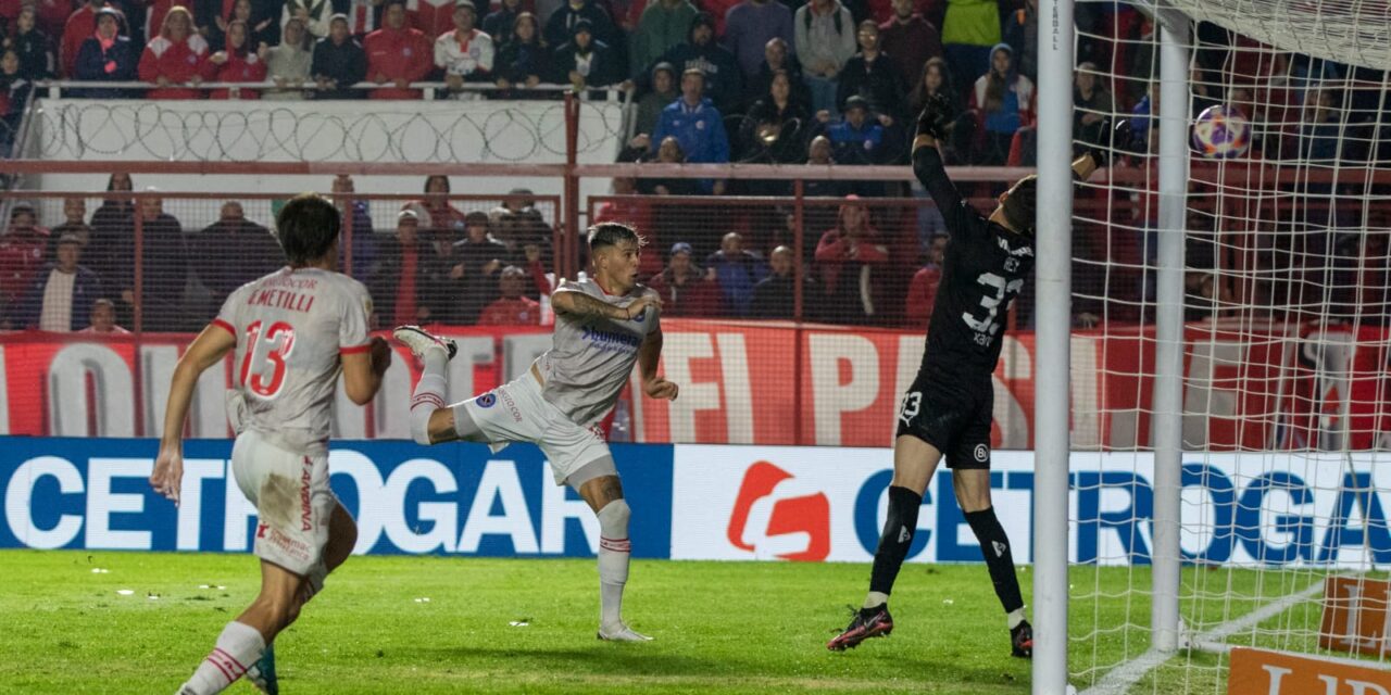 El “Bicho” reaccionó sobre el final y rescató un empate frente a Independiente