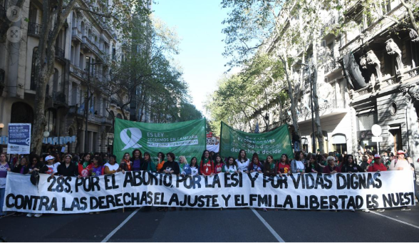 28S: Mujeres y diversidades marcharon “contra las derechas, el ajuste y el FMI”