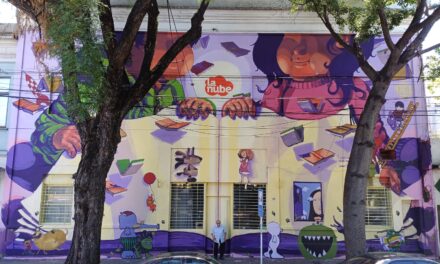 La biblioteca infantil La Nube inaugura su nuevo mural