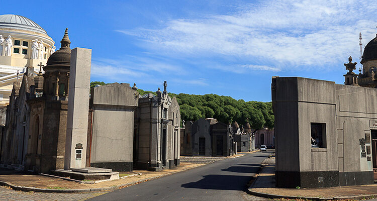 Se construirá un panteón para Policías y Bomberos de la Ciudad en el Cementerio de Chacarita