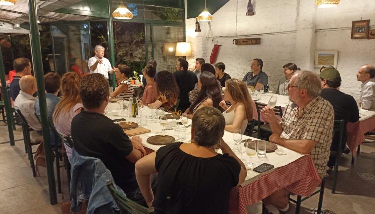 Cosecha de cepas Malbec y Pinot-Noir en el Distrito del Vino