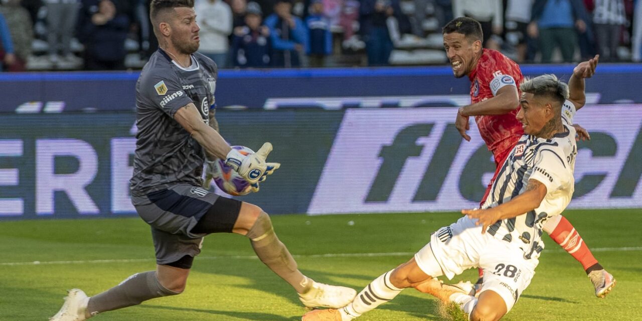 Caída del “Bicho” ante Talleres en Córdoba