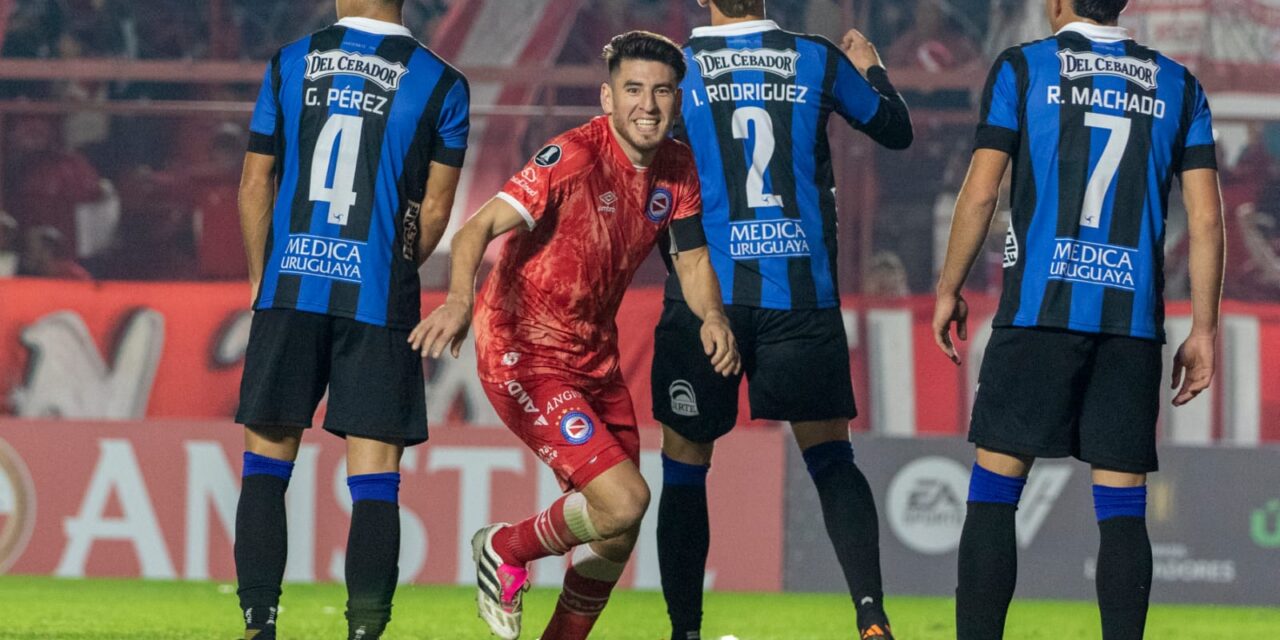 El “Bicho” pasó a octavos de final de la Copa Libertadores