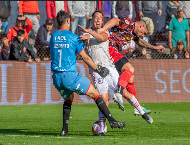 El “Bicho” y el “Guapo” no pudieron quebrar el cero