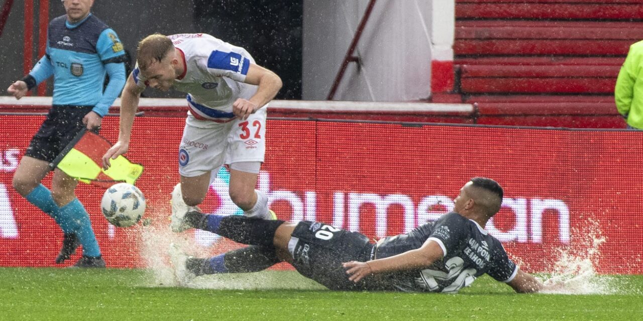 Argentinos igualó con Atlético Tucumán, en otro partido con polémica