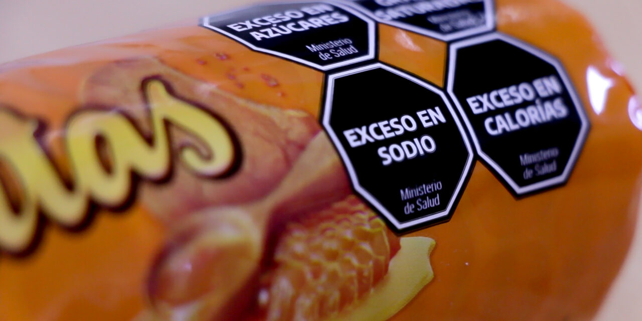“El etiquetado frontal advierte sobre los excesos de nutrientes críticos en alimentos y bebidas”