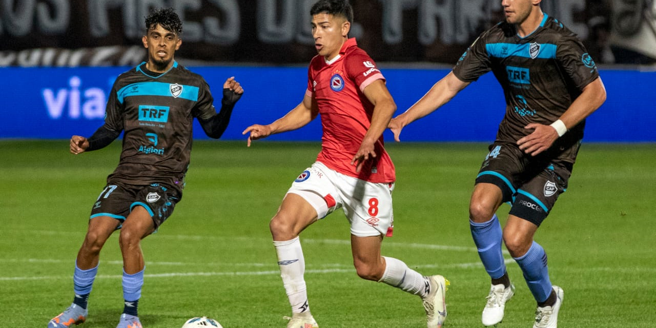 Empate de Argentinos ante Platense en la fecha de los clásicos