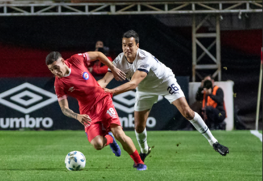 En un partido parejo, el “Bicho” e Independiente no se sacaron ventajas