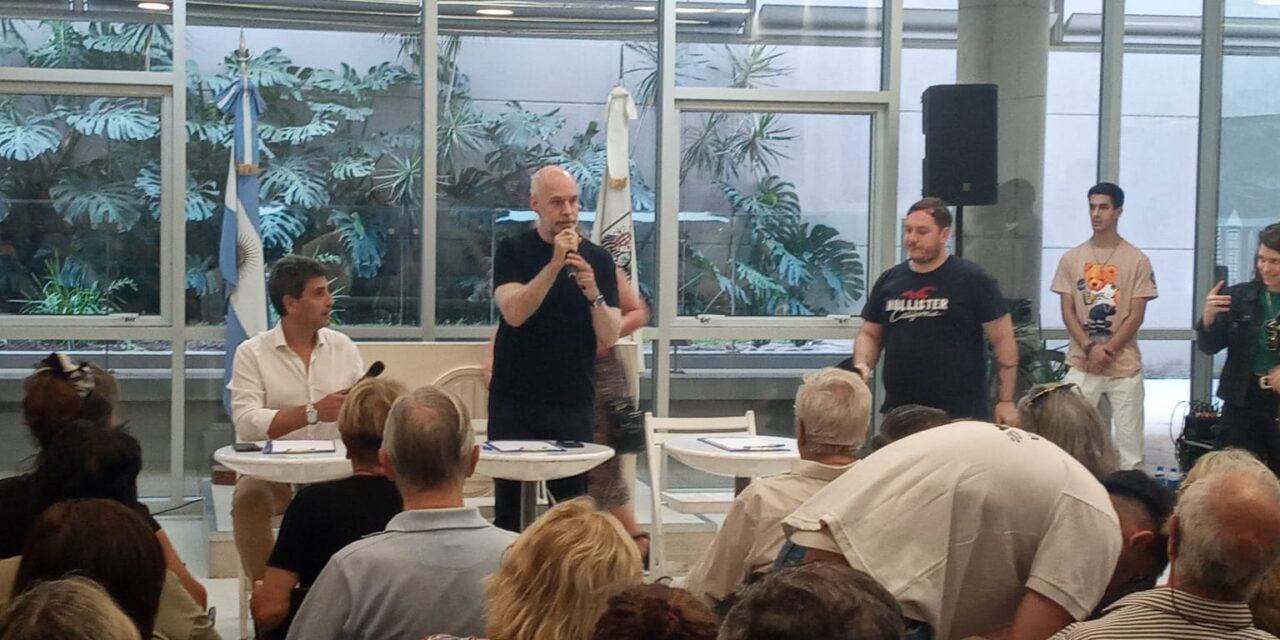 Larreta conversó con vecinos en Villa Urquiza