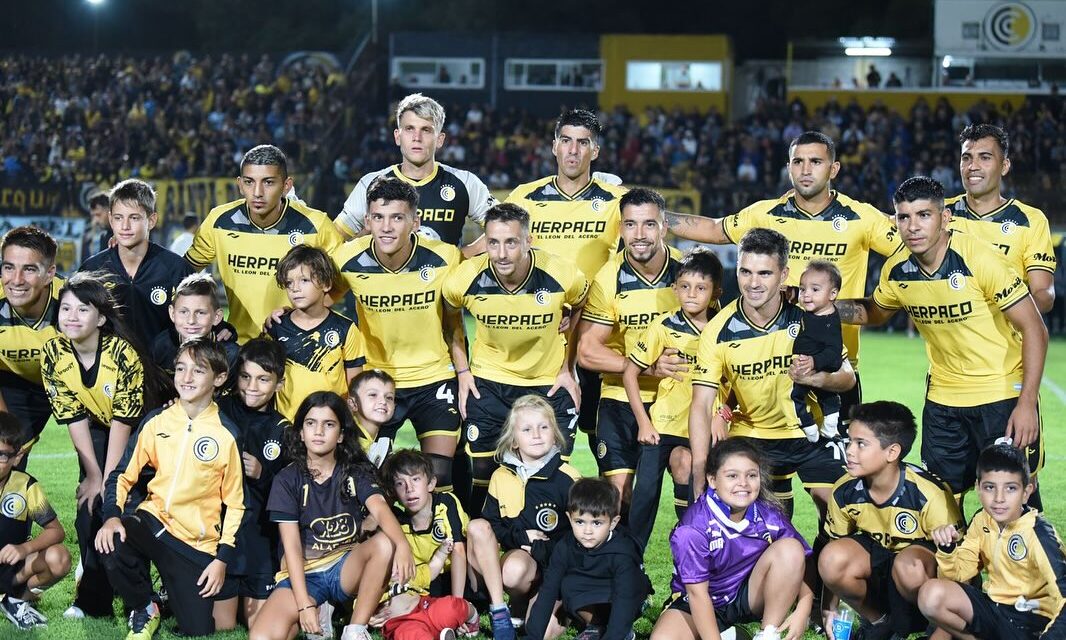 “Comu” estuvo iluminado y goleó a Sacachispas