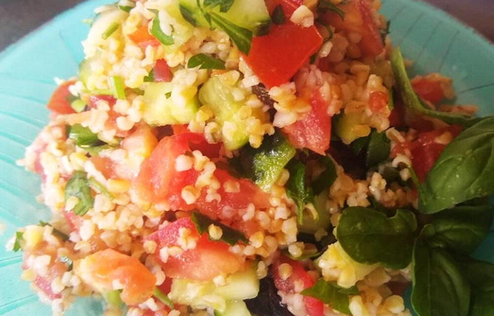 Ensaladas: Una mezcla colorida de sabores y opciones