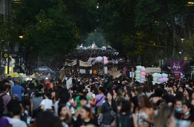 8M: las mujeres marchan contra el hambre, el ajuste y el DNU