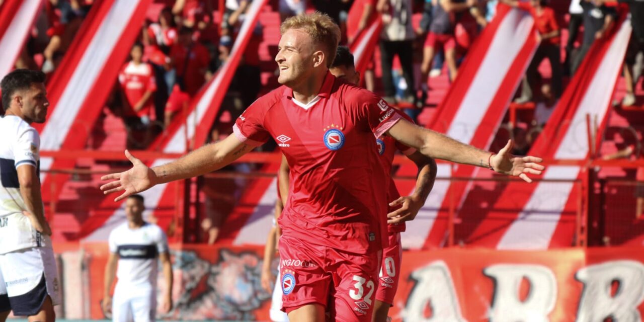 Argentinos venció a Gimnasia y es uno de los líderes de su zona