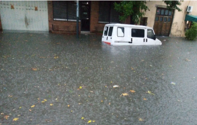 Temporal en AMBA: calles inundadas, árboles caídos y vuelos desviados