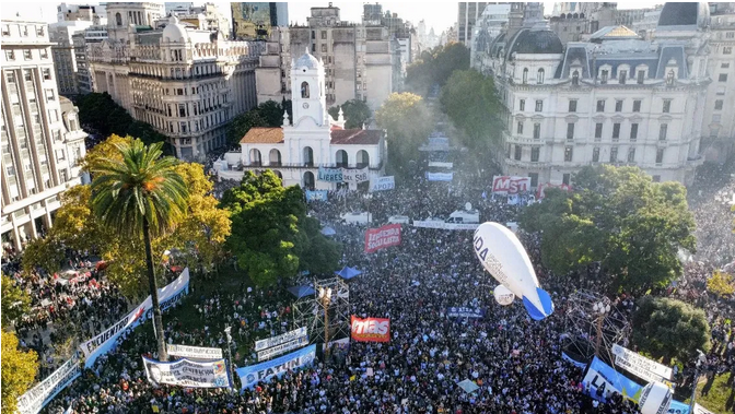 La Marcha Federal Universitaria convocó a una multitud que pidió por un mayor presupuesto