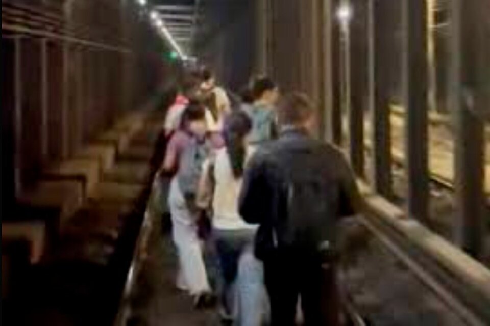 Alertan sobre el estado de la flota de la Línea B 