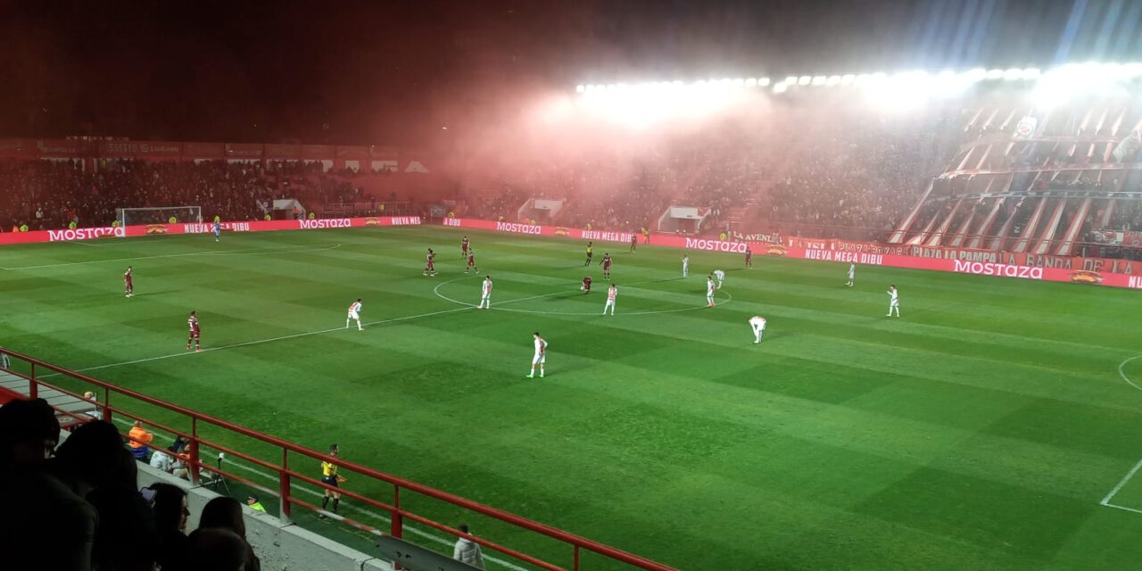 Argentinos volvió al triunfo ante Lanús en La Paternal