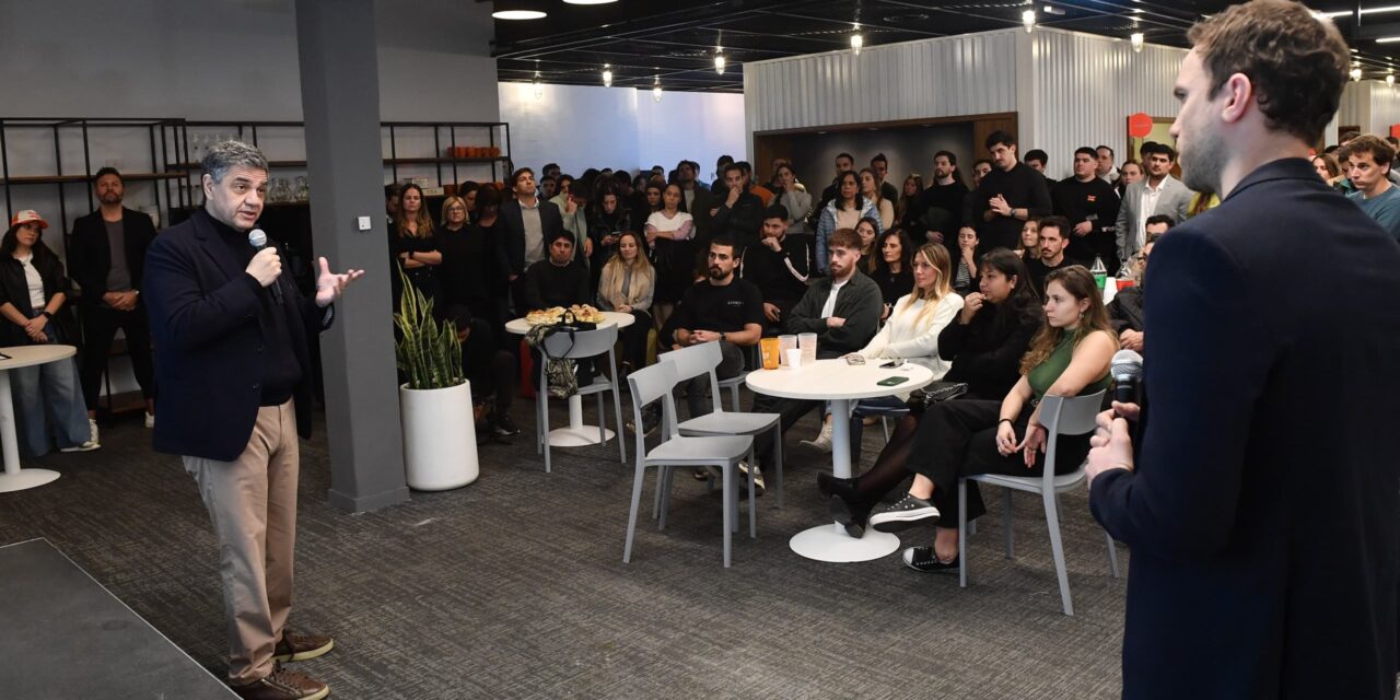 Biblioteca puerta a puerta, el servicio de préstamos de libros a mayores de 65 con delivery gratuito