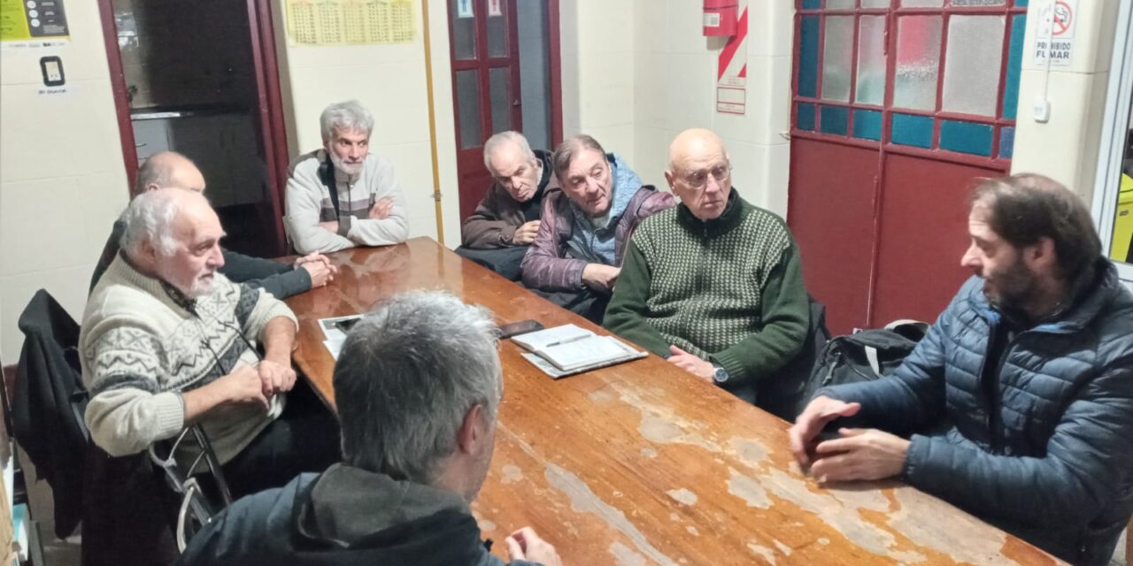 La Paternal: reunión de vecinos por el Cine-Teatro Taricco