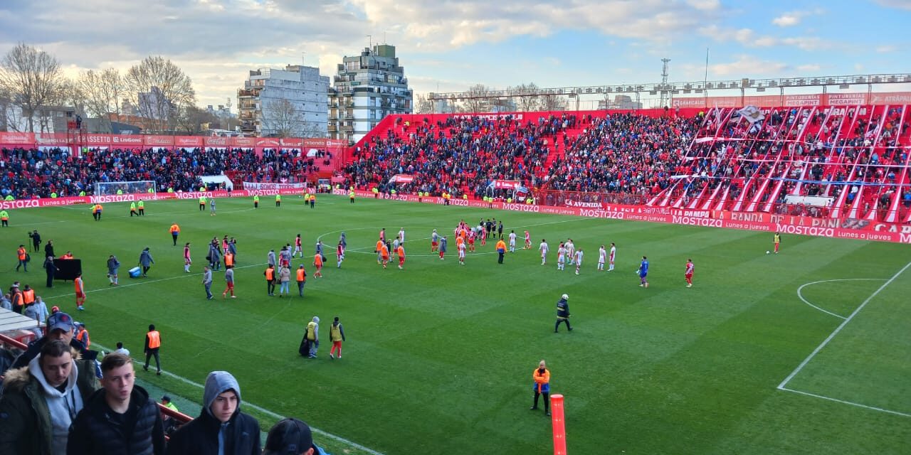 Argentinos igualó con el puntero Huracán en La Paternal