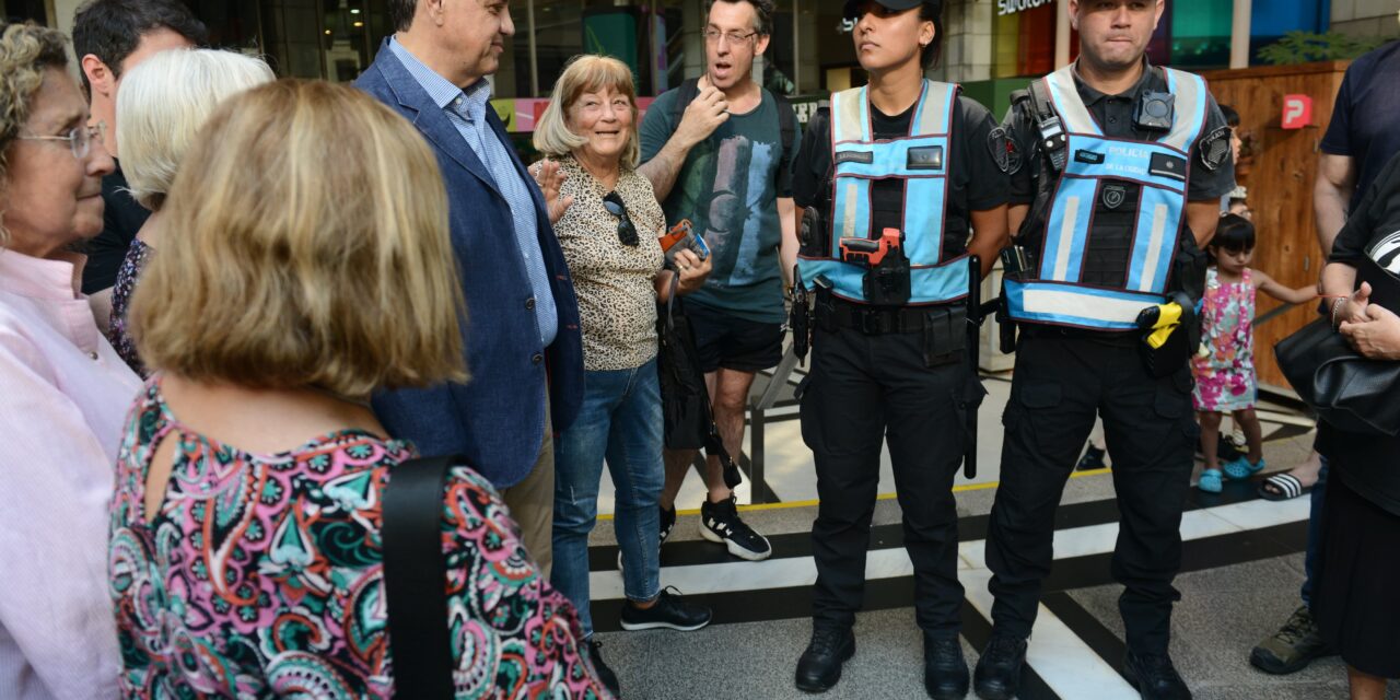 La Policía porteña refuerza con armas de baja letalidad la seguridad en centros comerciales