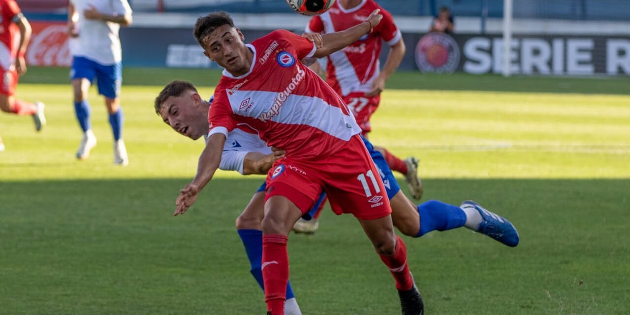 Victoria de Argentinos Juniors en partido amistoso en Uruguay